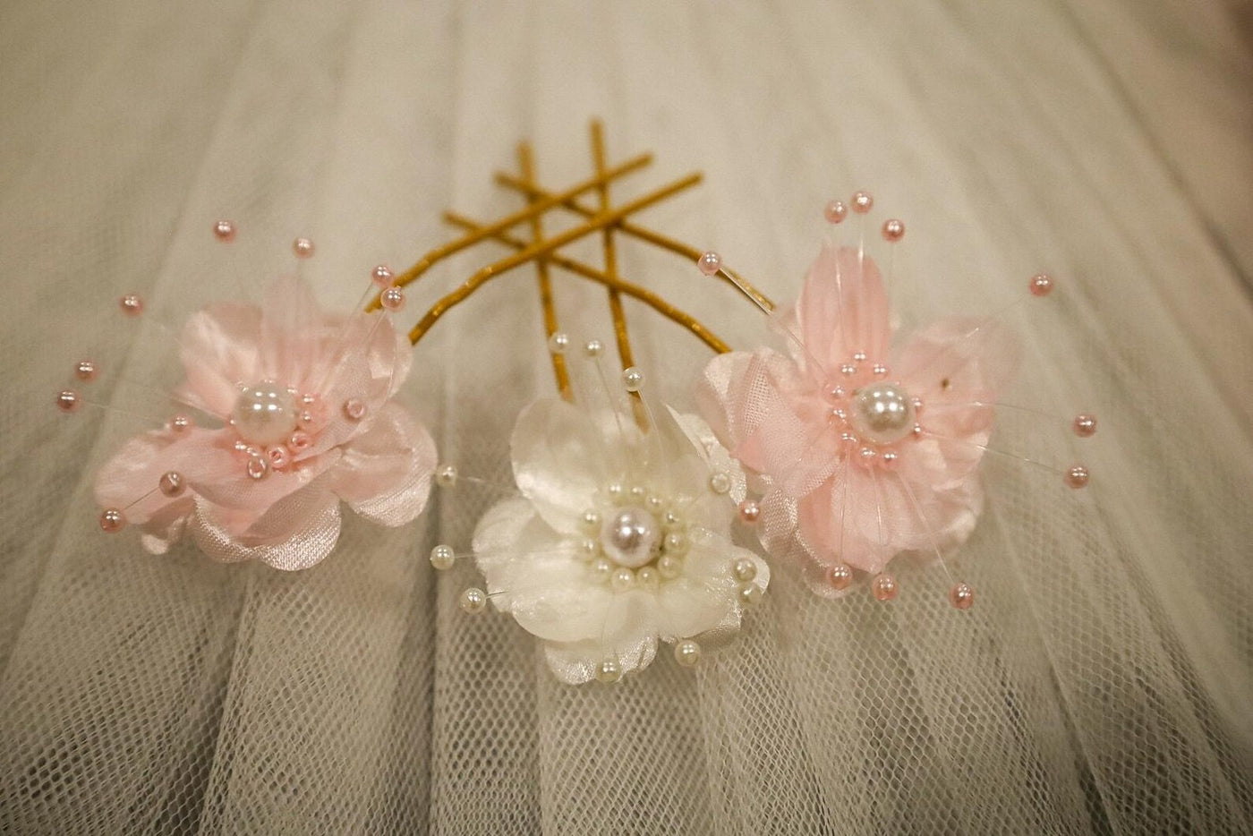 Ballet buns by Milania single flower pin